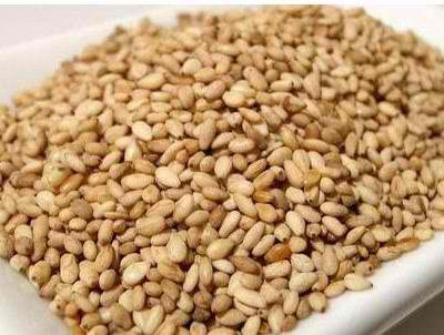 Whitish sesame seeds